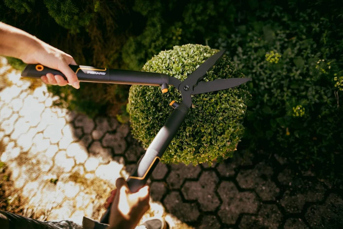 Fiskars Cisaille à haie SingleStep, Lame ondulée, Lames en Acier, Longueur: 58 cm, Noir mat, HS22, 1001433