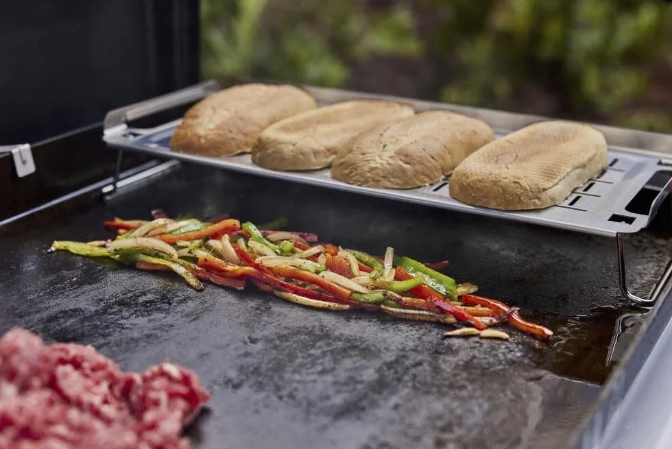 Weber Grille de Maintien au Chaud (42 x 20cm), pour plaques Placha, en Acier Inoxydable, Pieds pliants, Compatible Lave-Vaisselle, idéal pour Maintenir Les Aliments au Chaud - Argent (6784)