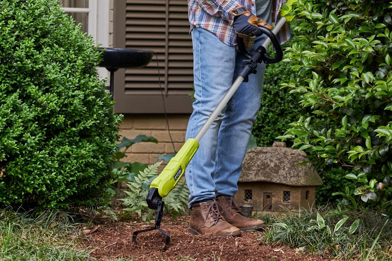 RYOBI Désherbeur 18V ONE+™ - Largeur 16,5 cm - Profondeur 7 cm - Sans Batterie ni Chargeur - Lame Oscillante Dentelée - Idéal Désherbage Massifs, Potager, Allées, Bordures et Préparation du Sol - RY18