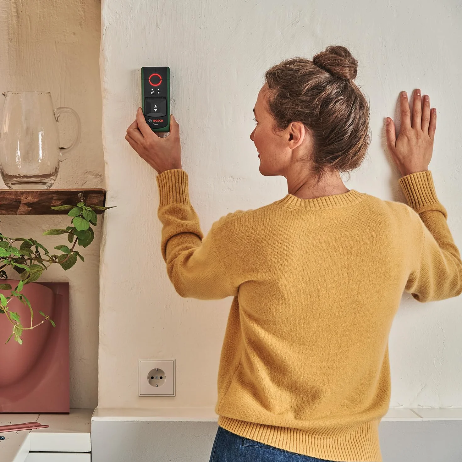 Bosch détecteur Truvo 2ème génération (commande par bouton unique, détection facile de câbles électriques sous tension et de métal jusqu’à 70 mm de profondeur, dans boîte carton e-commerce)