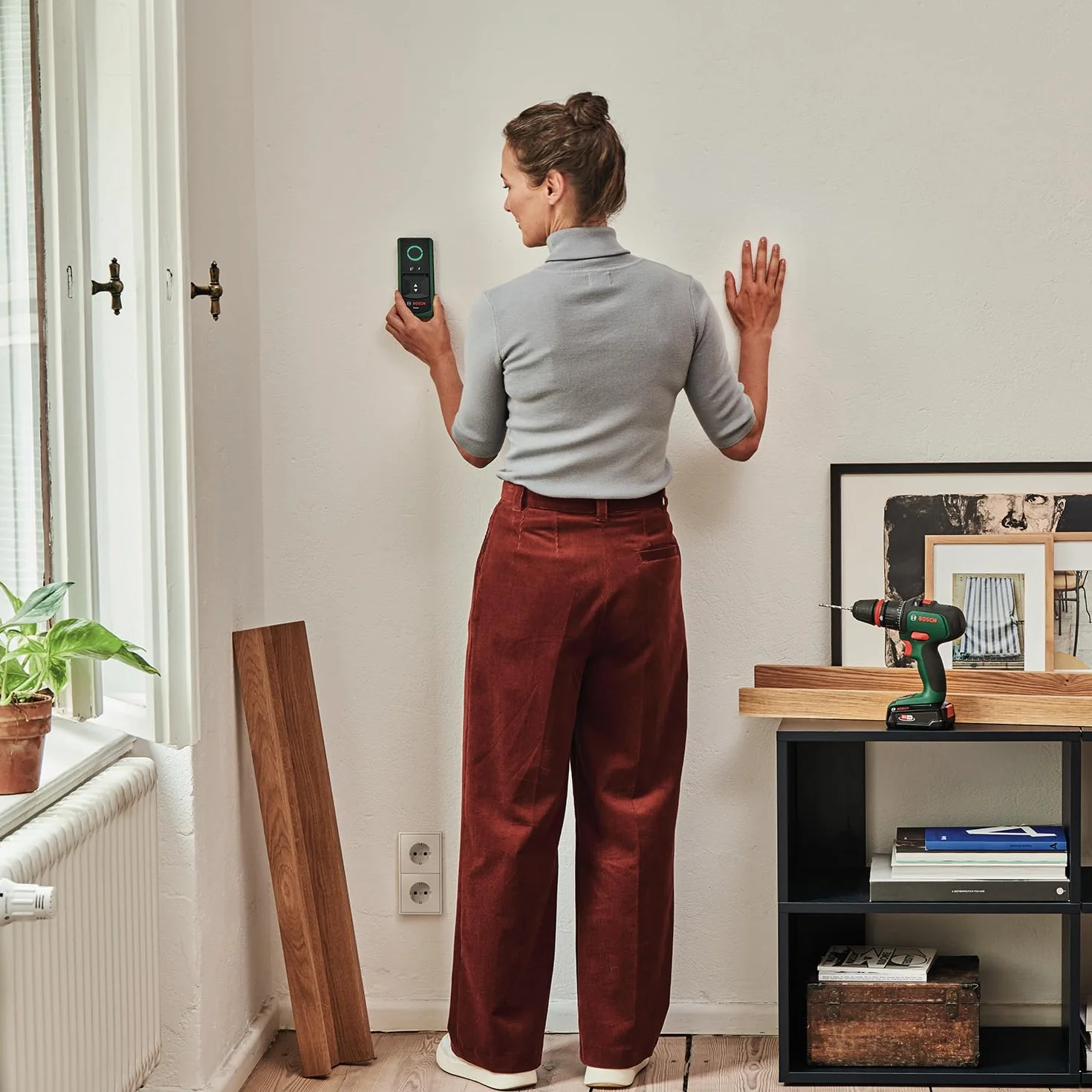 Bosch détecteur Truvo 2ème génération (commande par bouton unique, détection facile de câbles électriques sous tension et de métal jusqu’à 70 mm de profondeur, dans boîte carton e-commerce)
