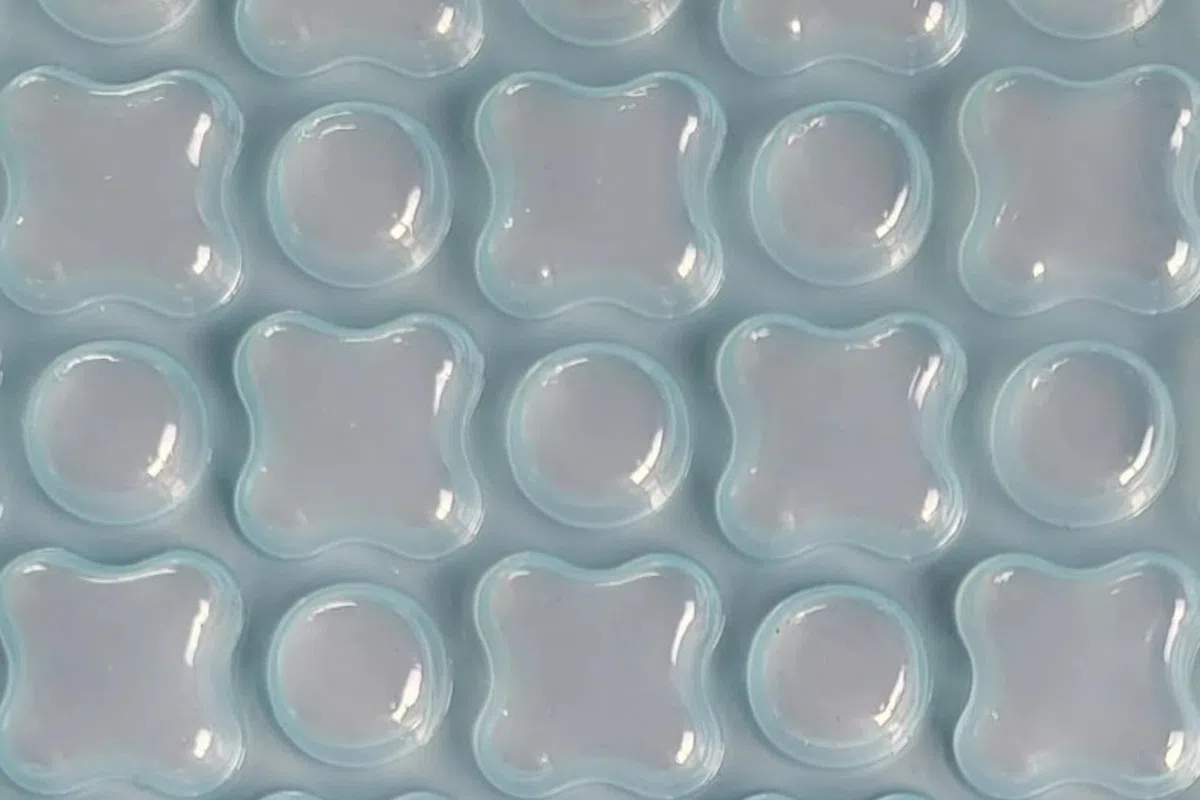 Bâche à Bulles Piscine 4x2,5 m Non Bordée Optimal Cristal 400 microns - Livrée avec Kit Oeillets + Bâchette Protection - Direct Usine