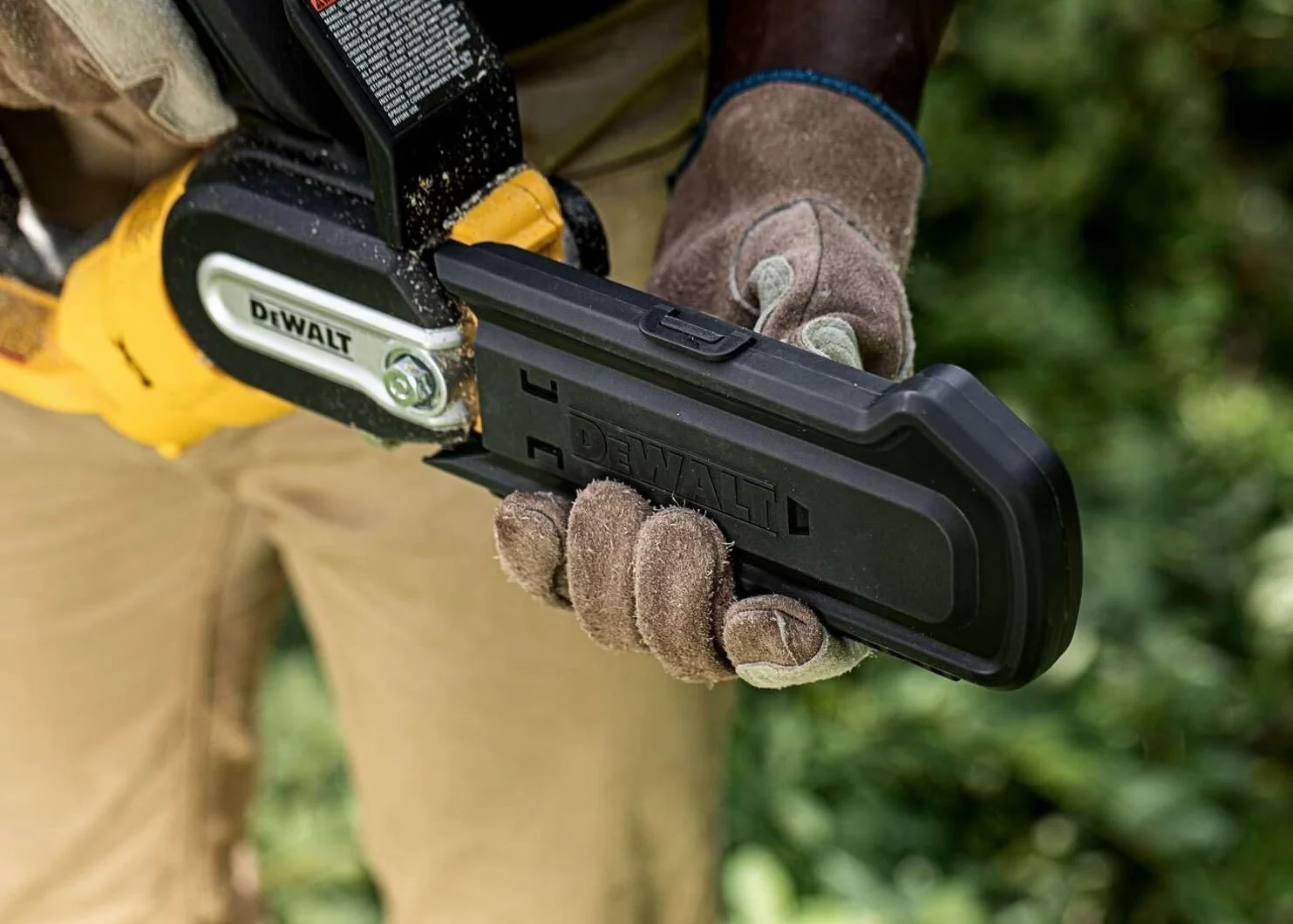 DEWALT Sierra de Poda XR 18V sans balais pour Jardiniers Passionnés - Performance Optimale avec Batterie Li-Ion 5Ah