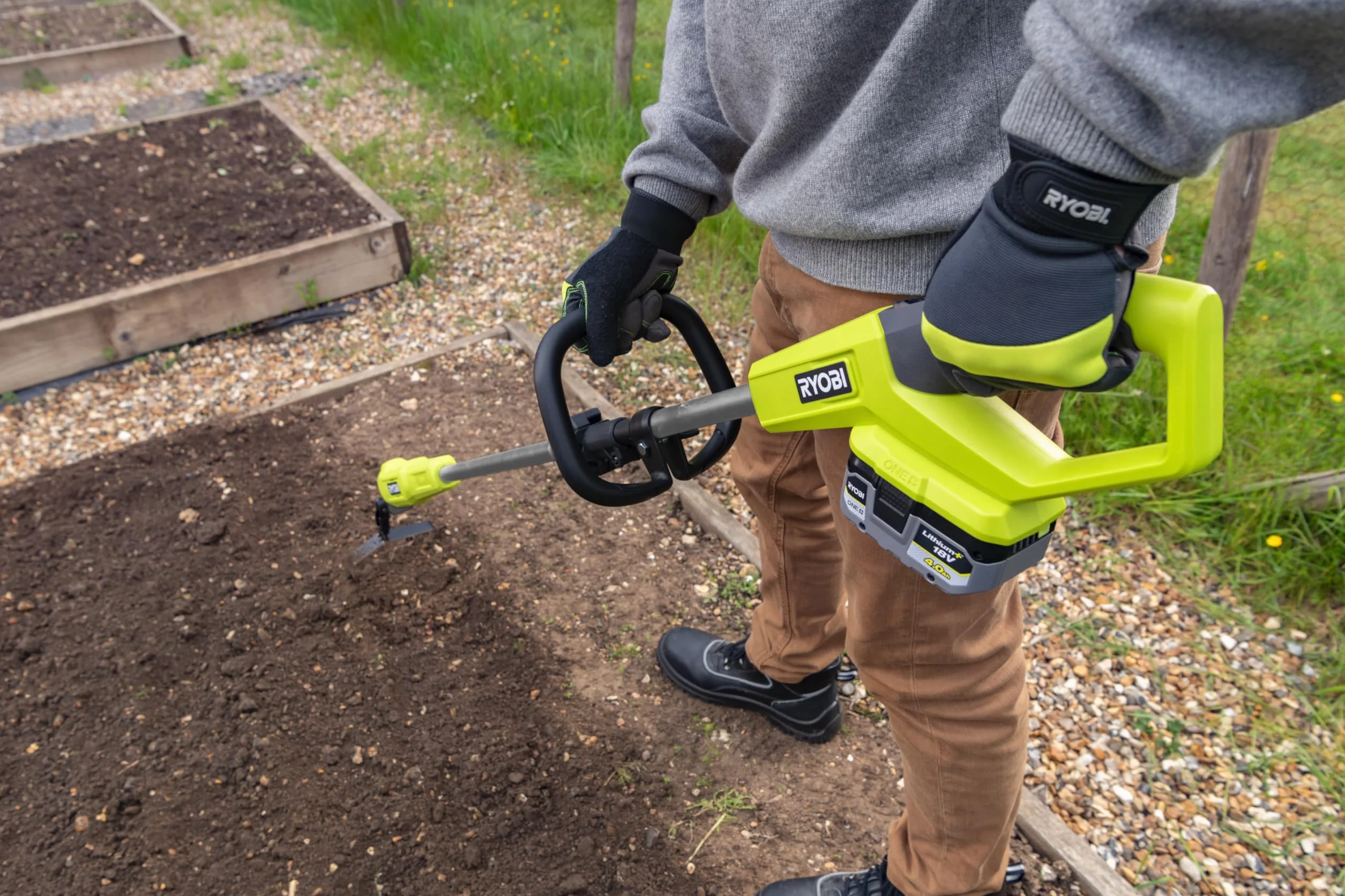 RYOBI Désherbeur 18V ONE+™ - Largeur 16,5 cm - Profondeur 7 cm - Sans Batterie ni Chargeur - Lame Oscillante Dentelée - Idéal Désherbage Massifs, Potager, Allées, Bordures et Préparation du Sol - RY18