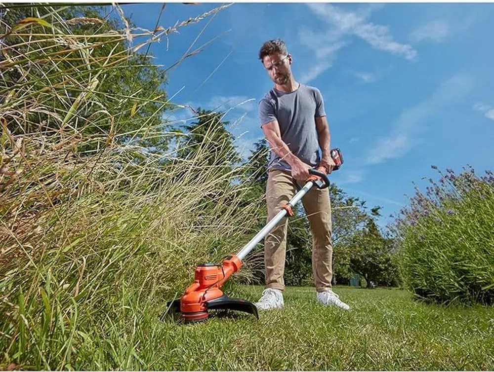 BLACK+DECKER Coupe-Bordures Automatique - 36V - 33 cm - Transmission Directe E-DRIVE - Mode Dresse-Bordure - Tube Télescopique - 2 Poignées - Sans Batterie, ni Chargeur - BCSTA536B-XJ