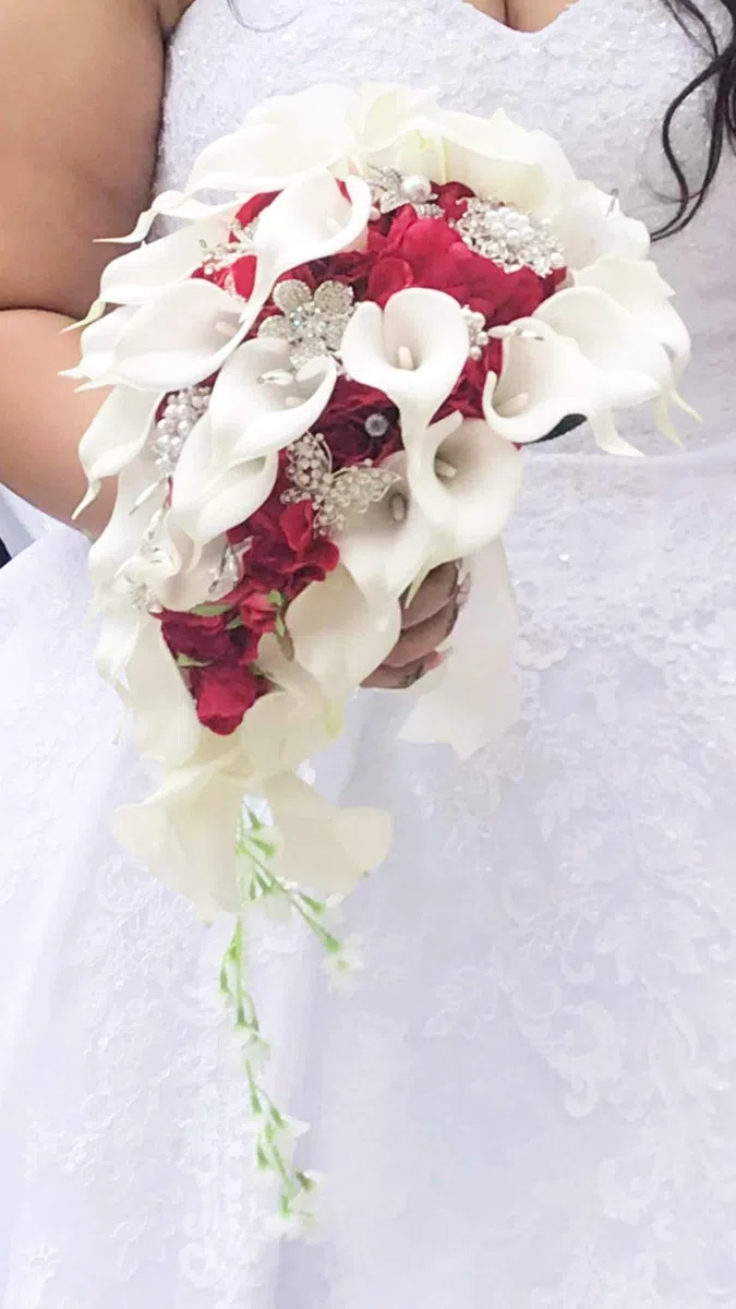 YIFUwedding IFFO Bouquets de mariée avec Fleurs de lys Calla artificielles, Diamants et Perles Roses, décoration de fête de Mariage (Rouge)
