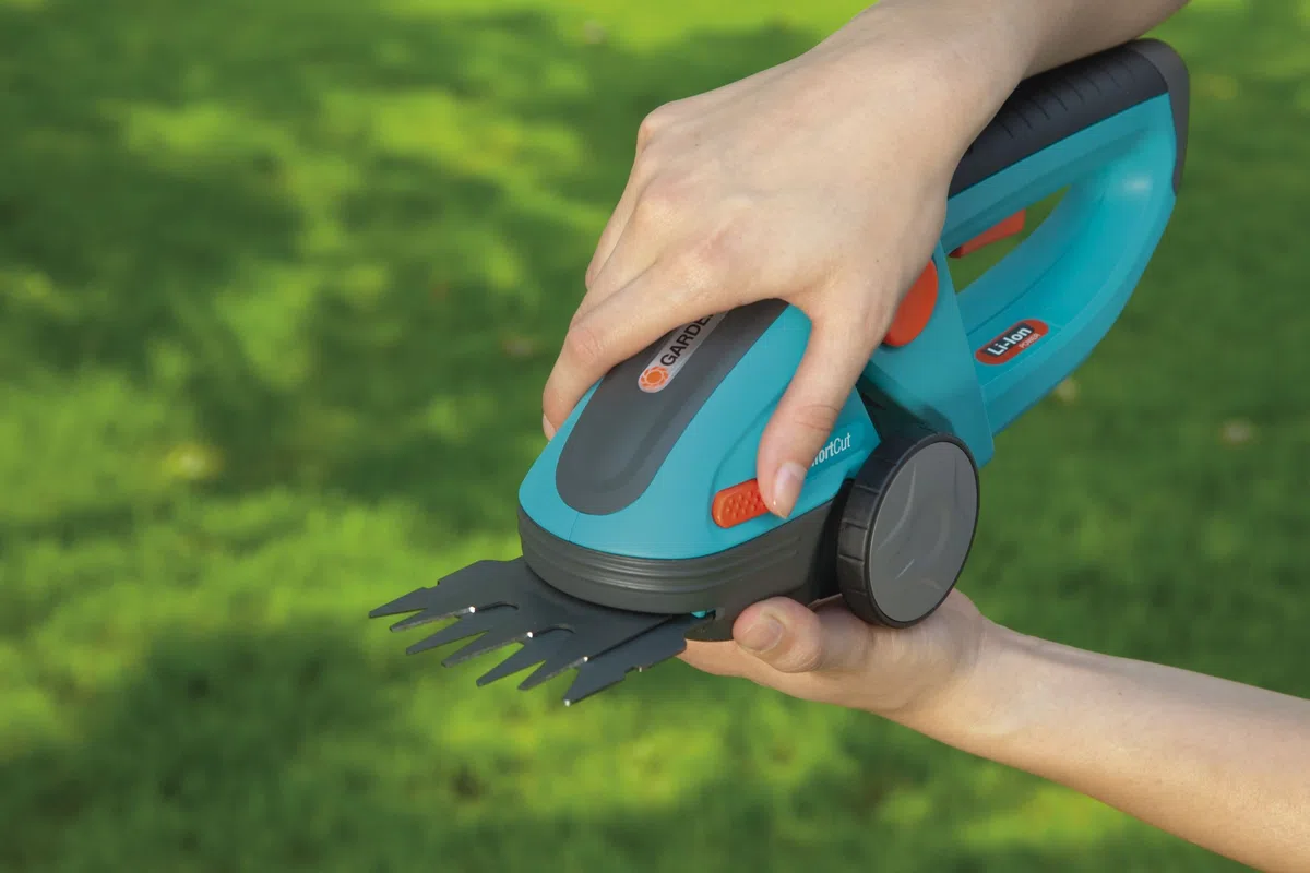 Lame pour gazon et buis - Gardena : lame de rechange 2 en 1, largeur de coupe 8 cm, facile à changer. Convient pour toutes les cisailles sur accu ClassicCut et ComfortCut (2340-20)