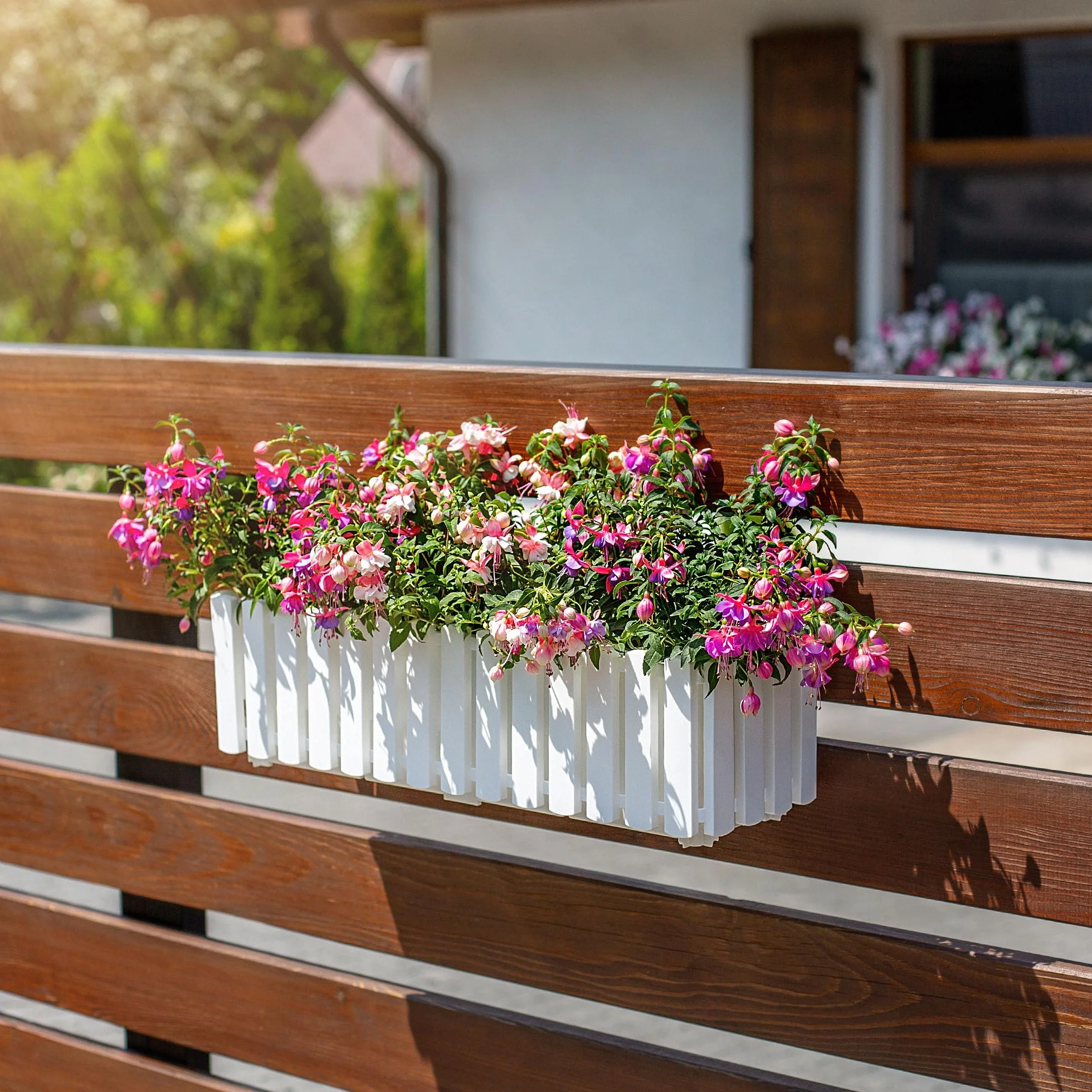 KADAX Jardinière de Balcon 60 cm – Pot de Fleurs en Plastique Aspect Lattes, Blanc
