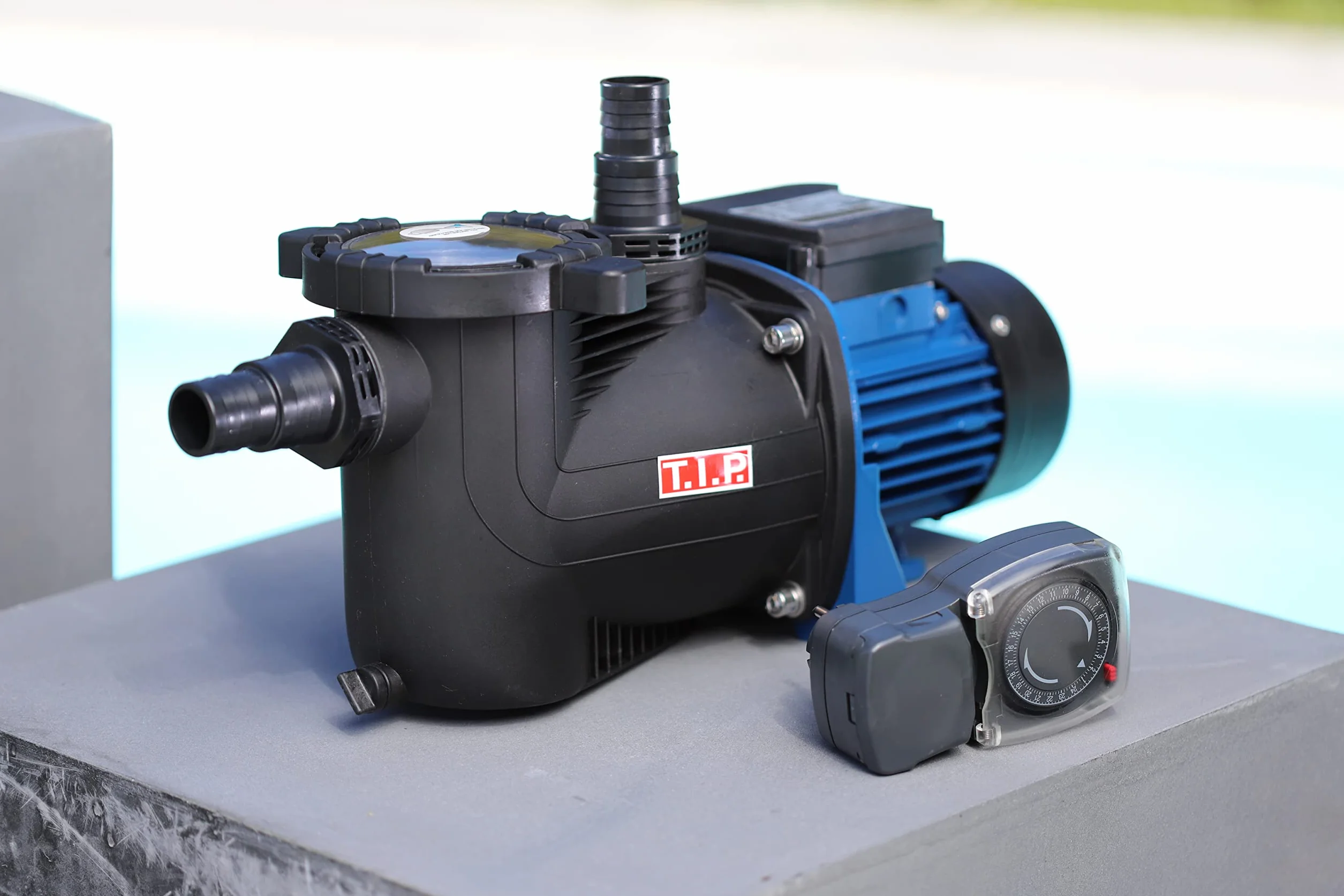 T.I.P. Pompe de Filtration Piscine – Débit 10 000 l/h – Auto-Amorçante avec Minuterie et Préfiltre – Parfaite pour Piscines et Bassins Jusqu'à 30 m³