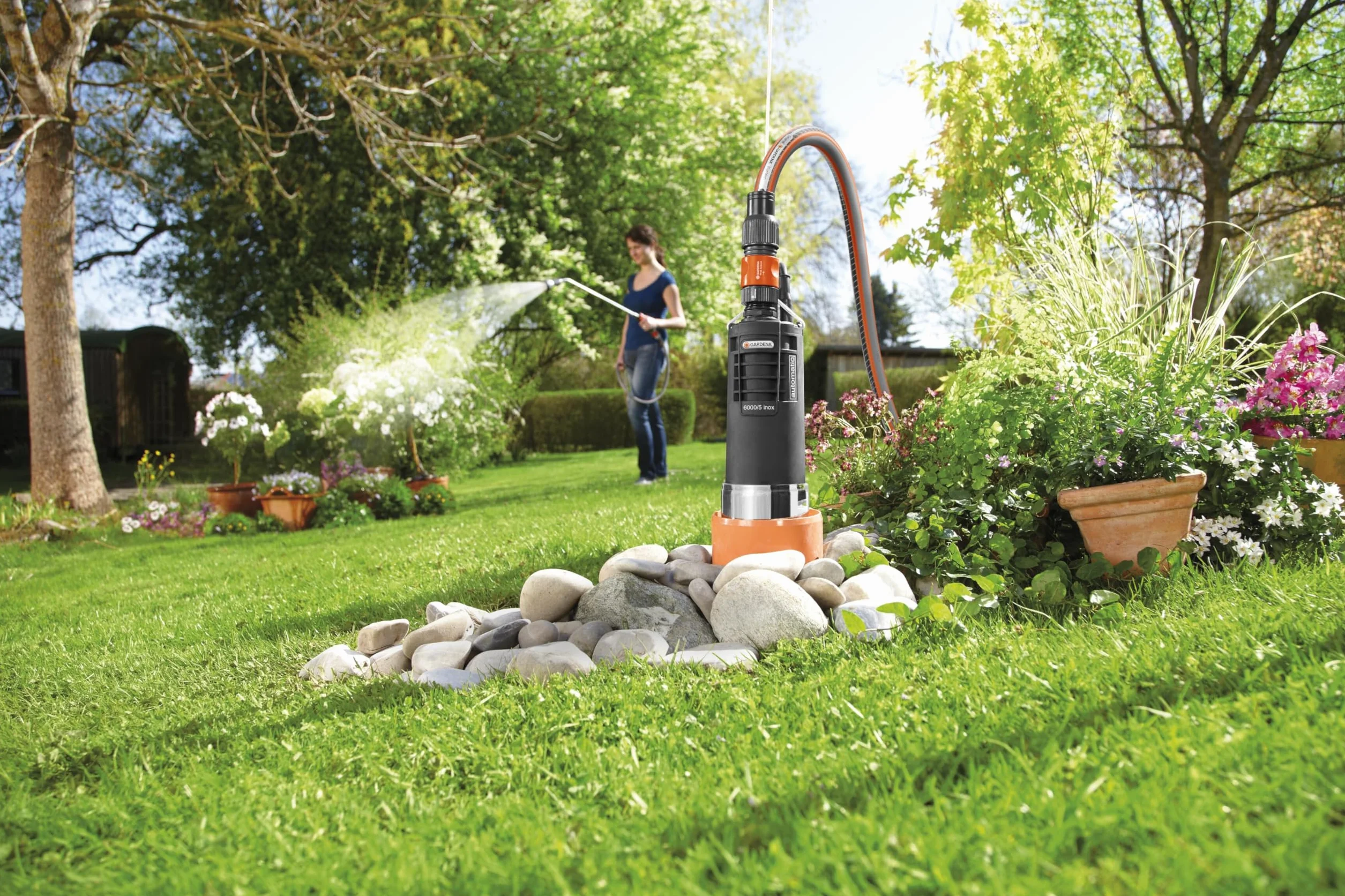 Gardena Pompe immergée de forage 6000/5 inox automatic Premium : pompe de puits, débit de 6000 l/h, pompe immergée automatique avec protection intégrée contre la marche à sec (1499-20)