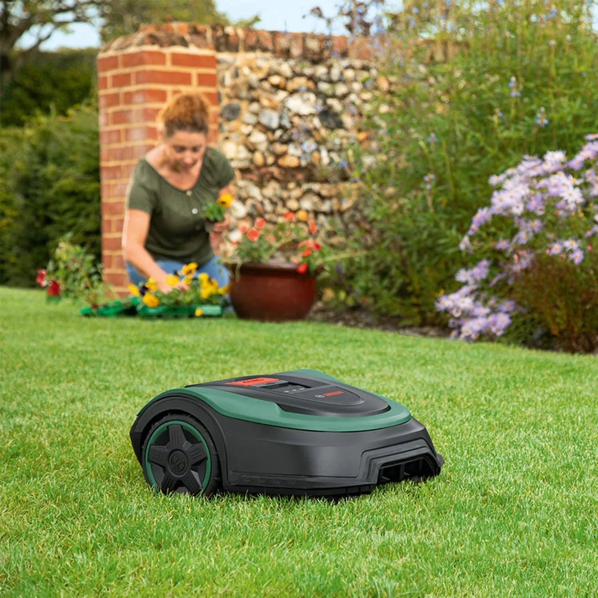 Bosch Tondeuse Robot - Indego S+ 500 (avec Batterie 18 V et Fonction Application, Station de Charge Incluse, Largeur de Coupe de 19 cm, capacité de Tonte maximale de 500 m²)