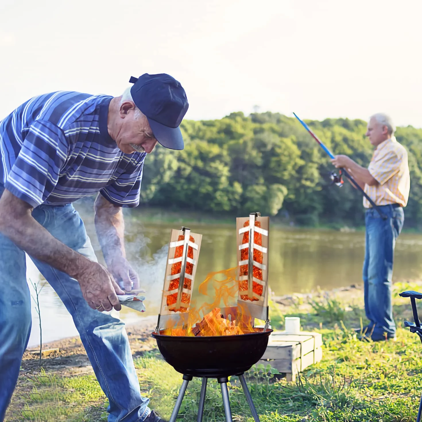 Randaco Lot de 4 planches à saumon flammé avec support - Planche à saumon avec fonction réversible - Planche à saumon pour griller, brasero - Charge maximale : 2,5 kg - Planche à saumon pour barbecue
