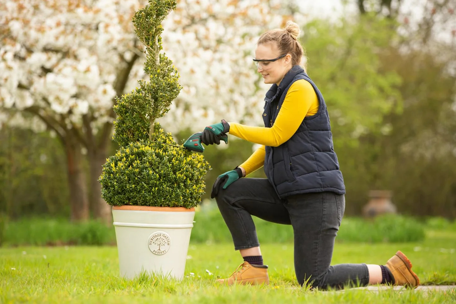 Bosch Taille-Herbes sans Fil - Isio Set (3,6 V, Longueur de Lame 12 cm, capacité de Coupe 8 mm)