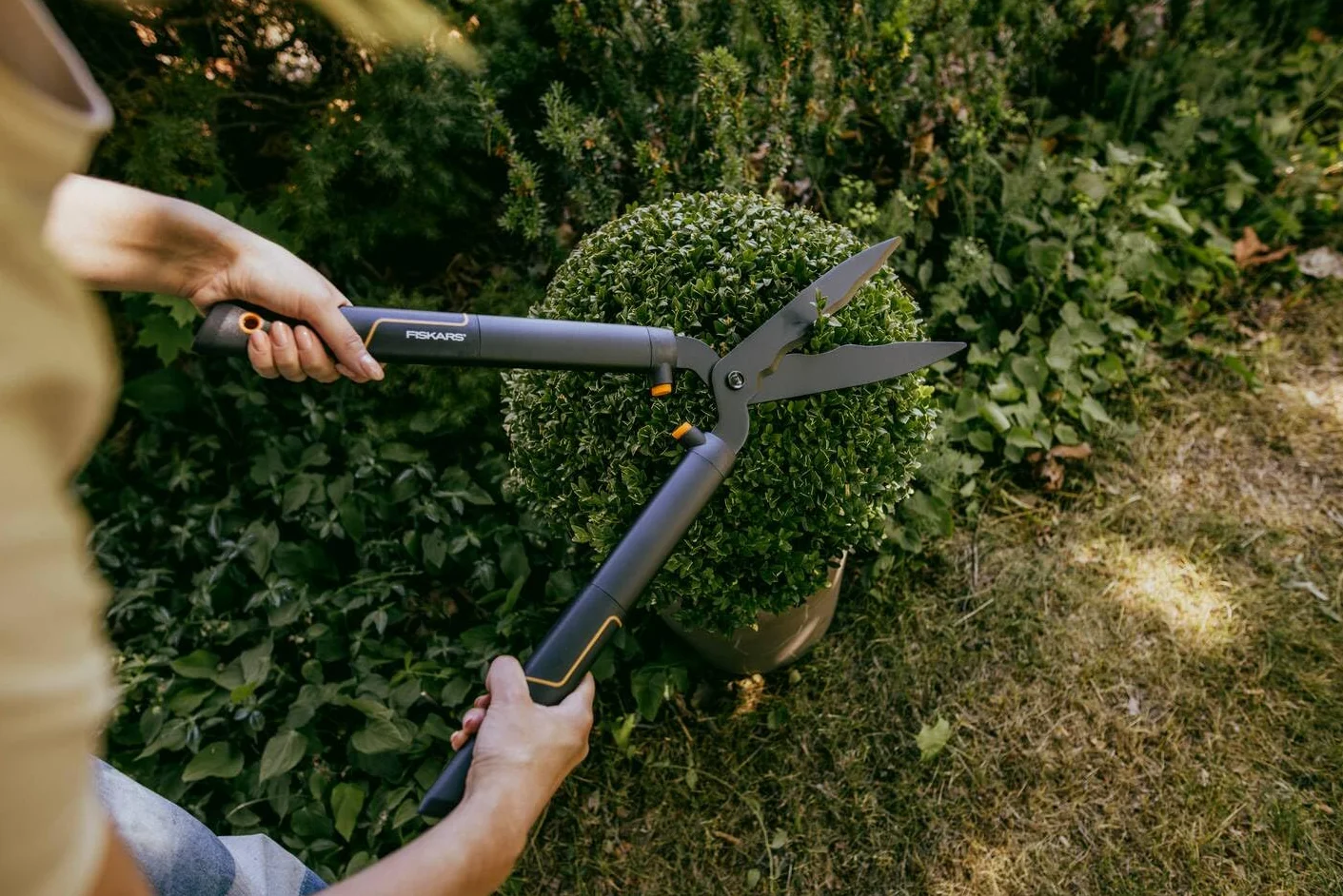 Fiskars Cisaille à haie SingleStep, Lame ondulée, Lames en Acier, Longueur: 58 cm, Noir mat, HS22, 1001433