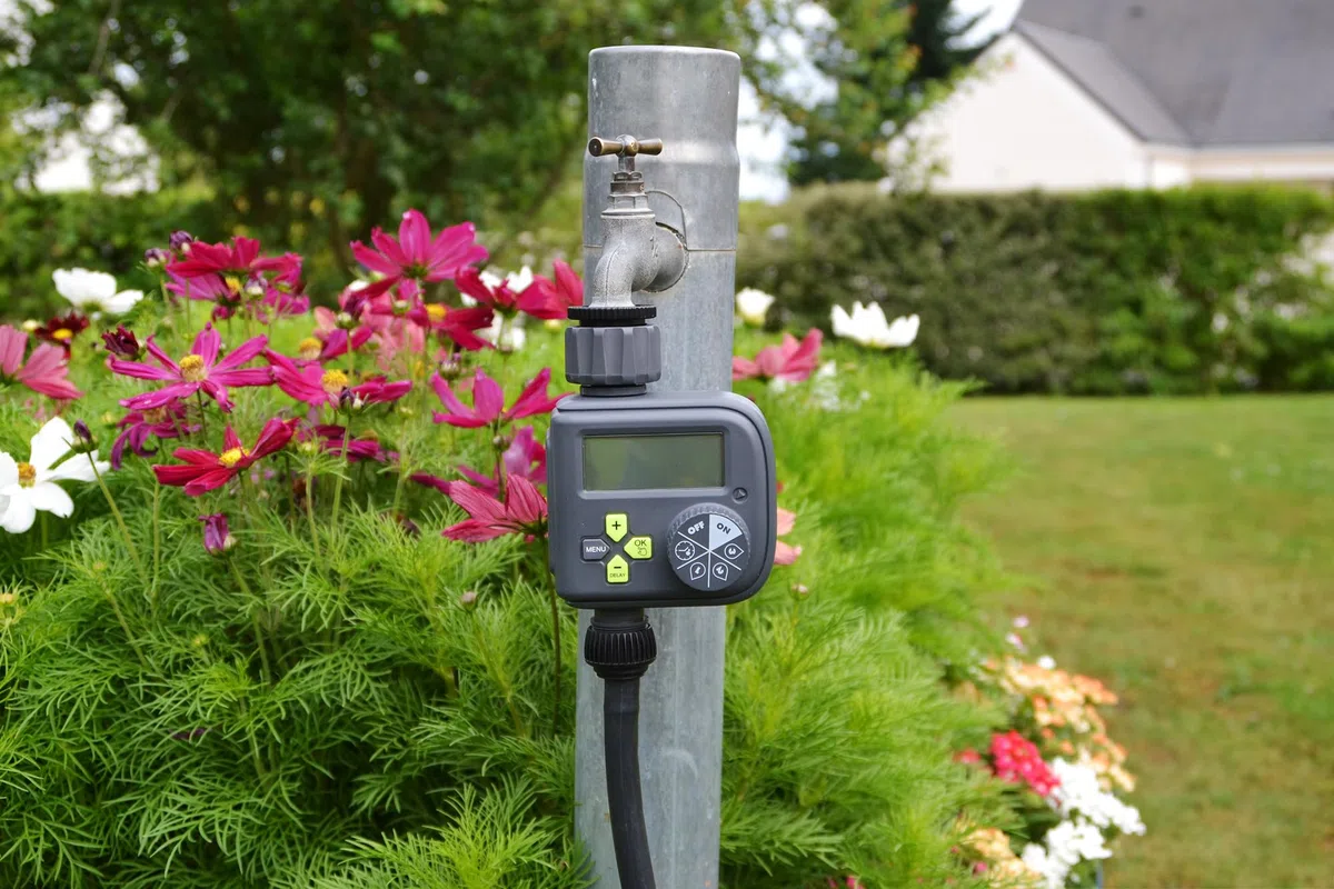 Jardibric - Programmateur Arrosage Digital 36 Programmes - Minuteur Arrosage Automatique avec Rain Delay Débit 1320 L/h