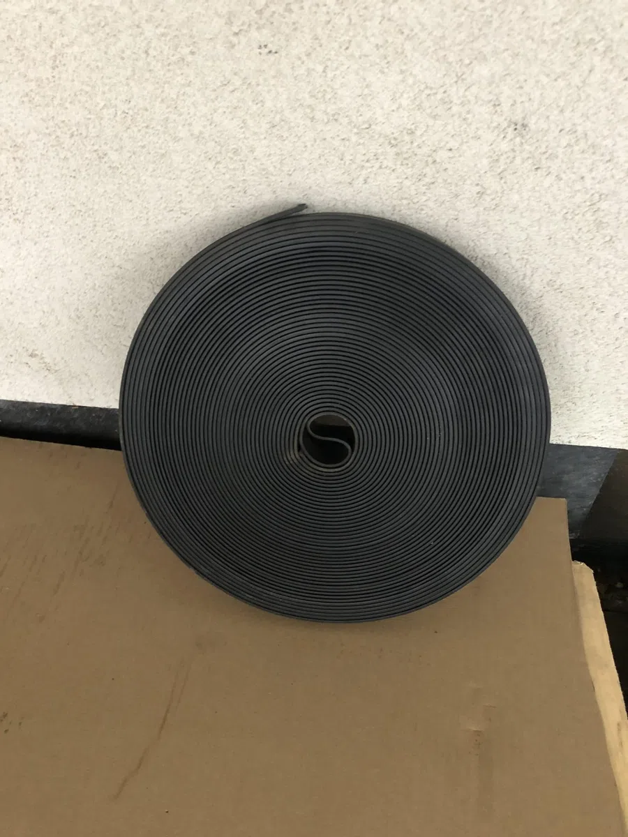 Sangle en Caoutchouc Recyclable pour Arbres - Robuste, Non étrangleuse, résistante aux intempéries, Largeur 2,5 cm x Longueur 25 mètres - Idéale pour Le tuteurage et Le Soutien