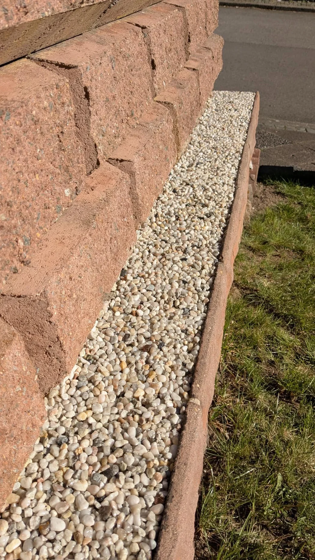 Liant pour gravier/Consolidant pour gravier (10L) Agent liant pour gravier, cailloux et tout type de paillis - Liant pour paillis, chemin de jardin, allée en pierre - Liaison durable - Tient jusqu’à 3